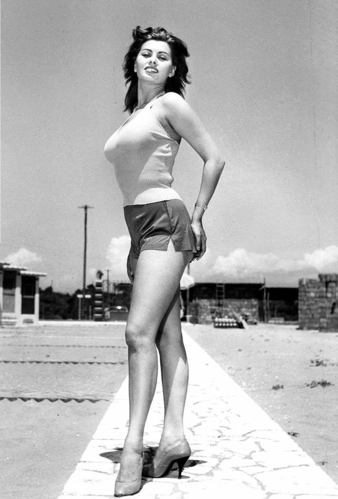 Sophia Loren in shorts (black & white)